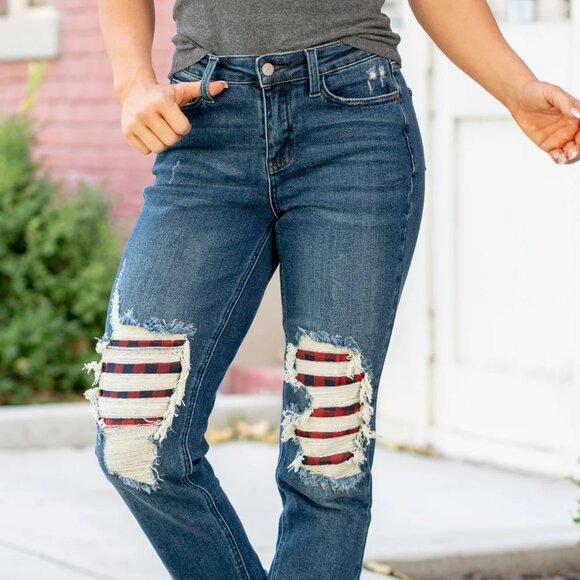 NWT Judy Blue Buffalo Plaid Patch Mid Rise Cuffed Boyfriend Jeans l Plus Size 24 - Picture 3 of 10